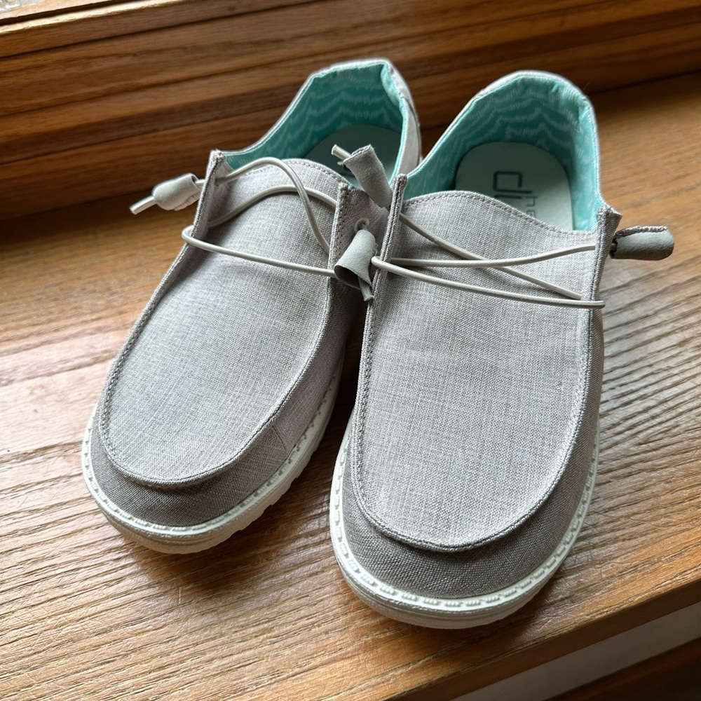 Hey Dude size 9